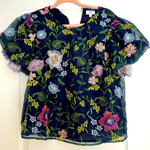 crown & ivy Tops - Size M Crown & Ivy Embroidered Appliqué Floral Colorful Navy Puff Sleeved Top